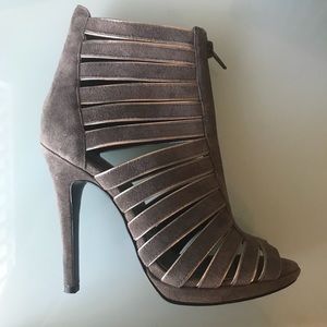Dolce Vita gray open toe caged strap sandals sz 7